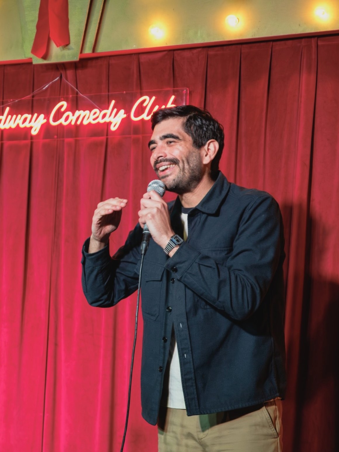 Manu Valencia comediante boricua Broadway Comedy Club